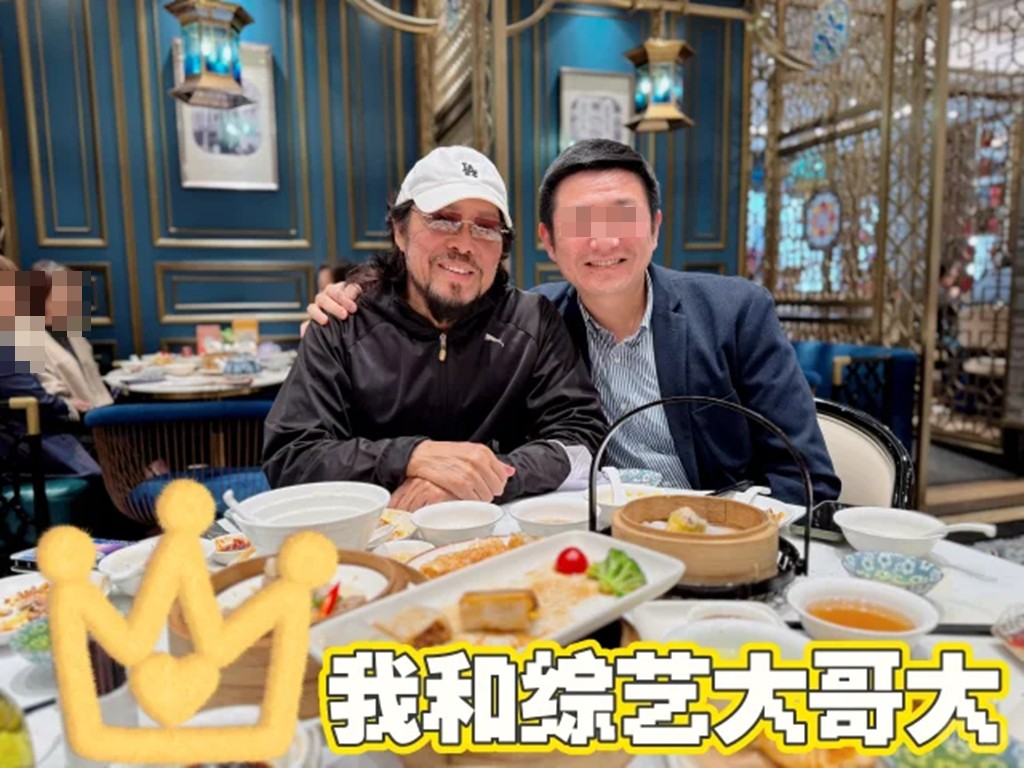 街頭驚見綜藝大哥大！淡出7年「重金邀約也不復出」　72歲近況曝光「穿梭街頭一亮點」網讚爆
