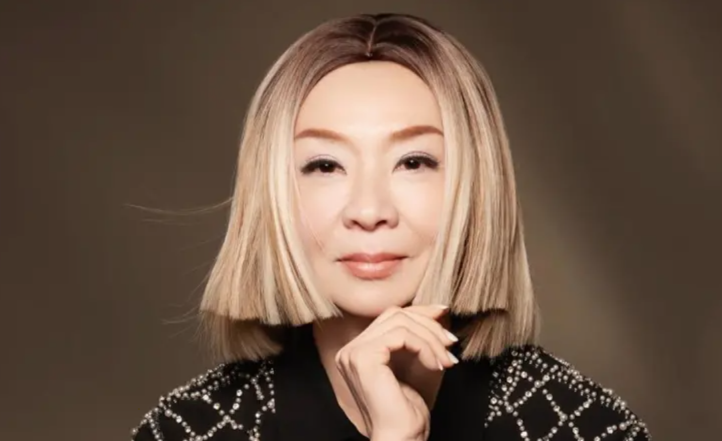 曾紅遍全台灣！62歲玉女歌手「被親姊狠騙2億」淡出歌壇　如今復出「0贅肉凍齡現身」公開保養之道