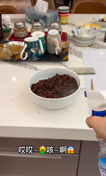 果乾快吃完才發現活蟲！徐薇「嘔吐嚴重不適」崩潰曝現況：需要療養...