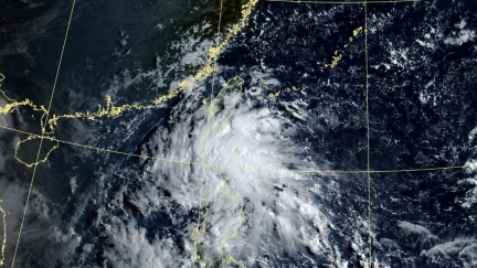 恐有雙颱！台灣迎來超強雷雨「連3天水氣爆棚」　颱風示警「最新路徑」影響曝光