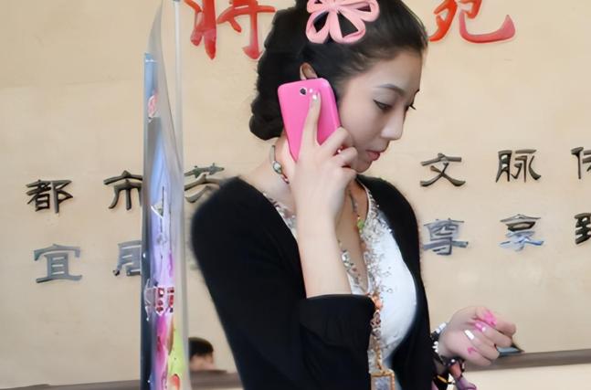 她獨自「買英國精子生3娃」！7年後現狀曝光：她後悔了嗎？