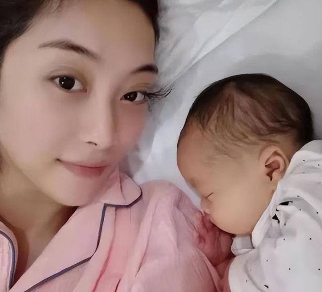 她獨自「買英國精子生3娃」！7年後現狀曝光：她後悔了嗎？