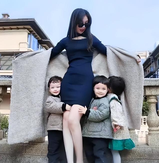 她獨自「買英國精子生3娃」！7年後現狀曝光：她後悔了嗎？