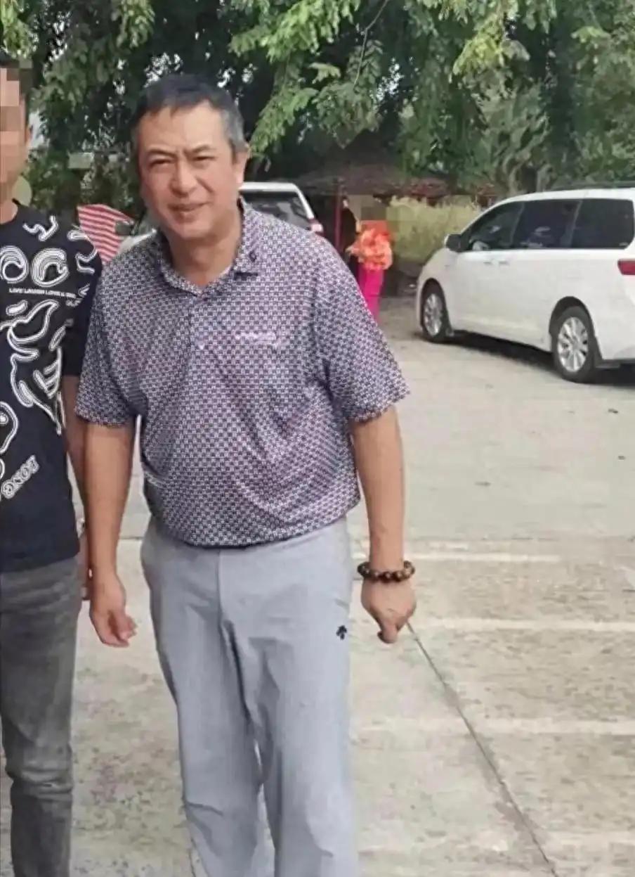 出道後獲獎無數！55歲資深男星「罹患不死癌症」淡出螢光幕　被巧遇「衰老滄桑站不直」網嘆：錢再多也沒用...