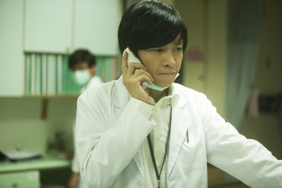 人夫包養小三10年沒回過家！10年後突「腦中風病危」　正宮趕到「只思考5分鐘」淡定飄2字
