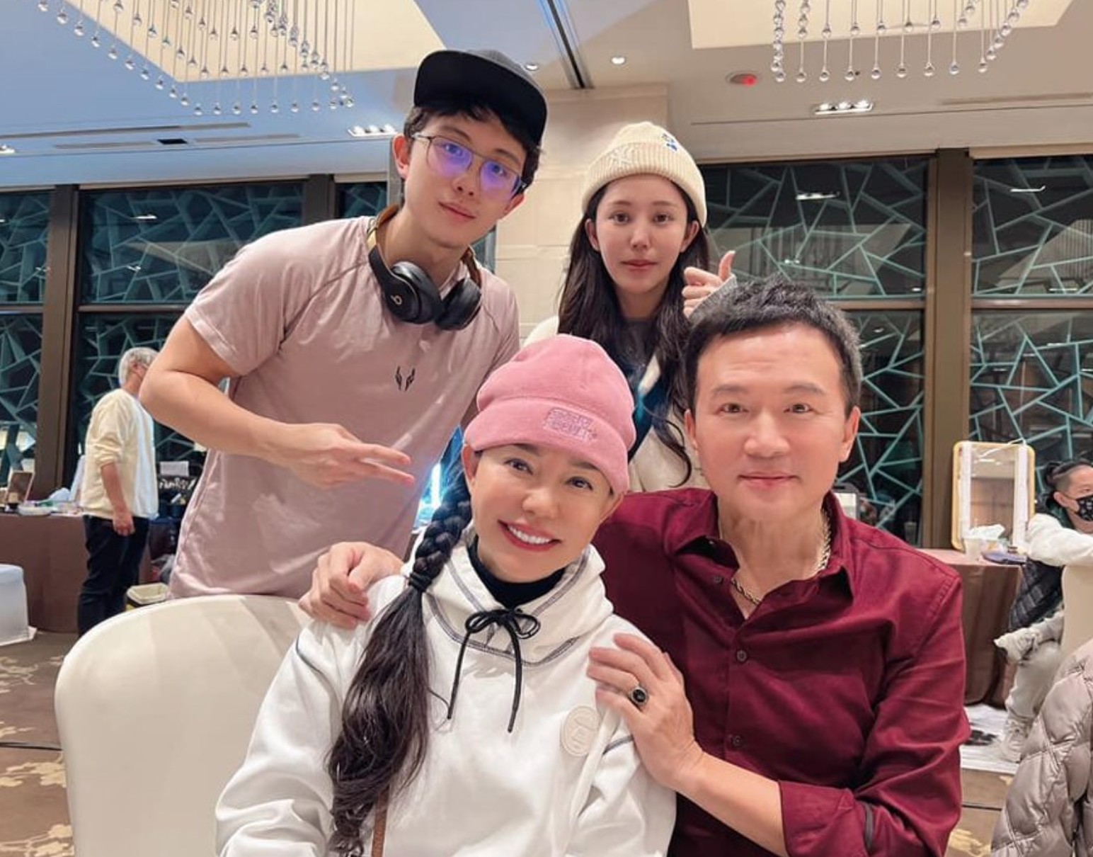 孫鵬遭爆「買房給這緋聞女星」夜夜笙歌！狄鶯氣炸「拿菜刀割腕」緊急送醫