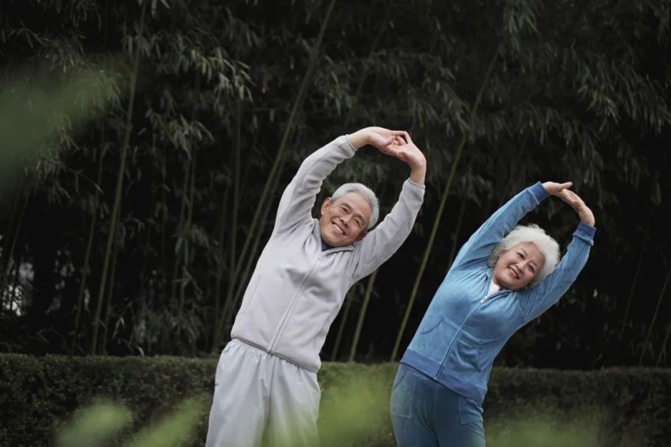 長壽關鍵找到了！最新研究「身體2處保持年輕」死亡風險降56%　平日「3做3不做」現在開始還不晚