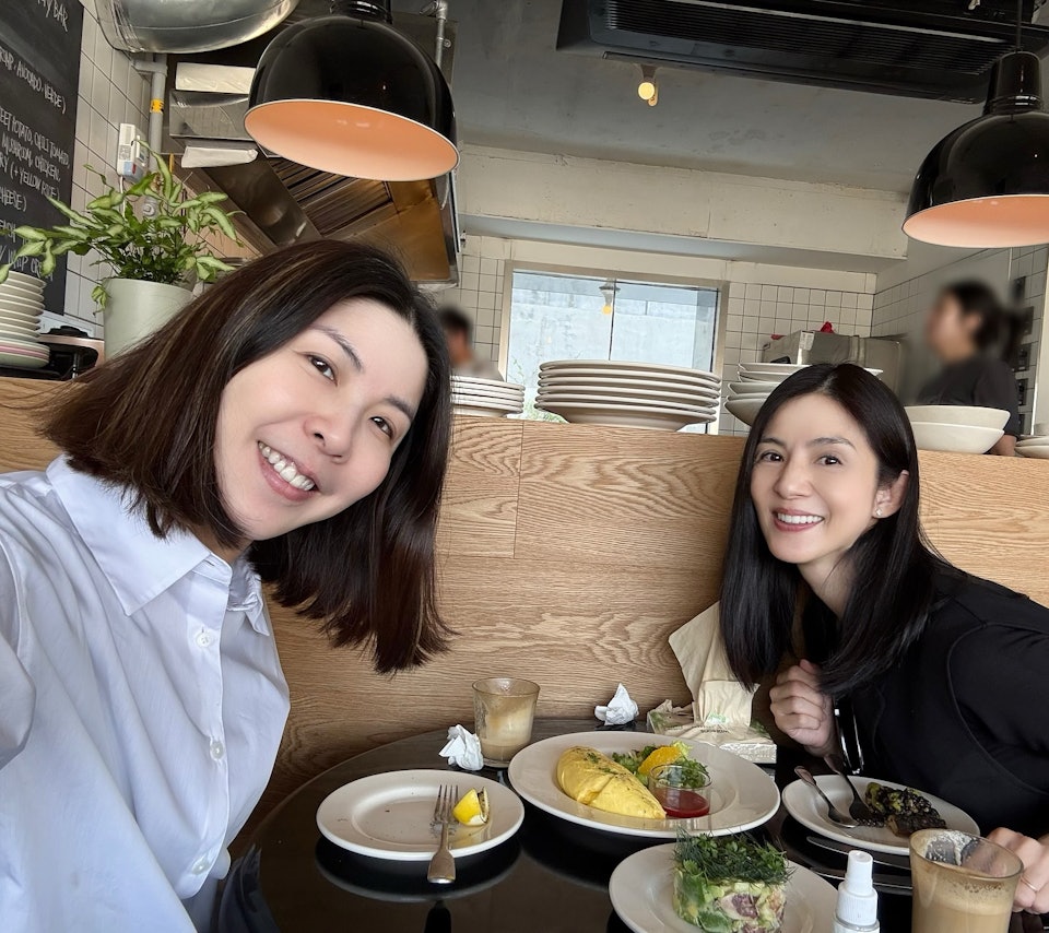 曾和金城武合作！玉女巨星「嫁律師後淡出演藝圈」　51歲罕露面「凍齡美貌網驚嘆」：女神風範依舊
