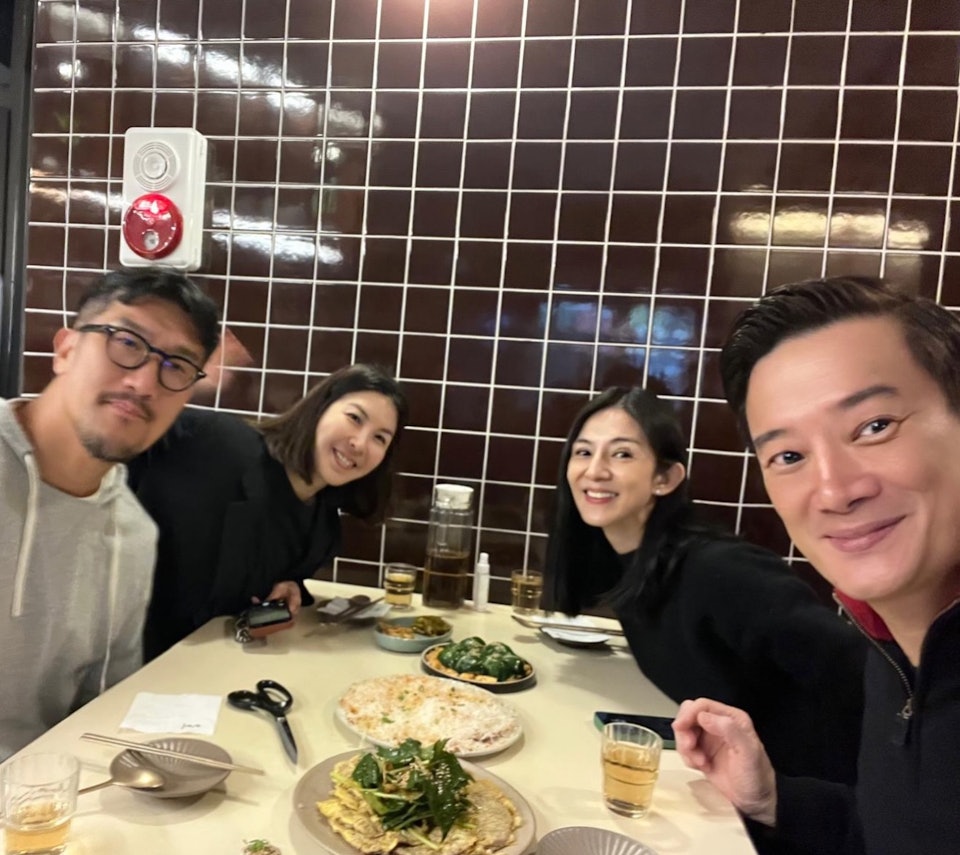 曾和金城武合作！玉女巨星「嫁律師後淡出演藝圈」　51歲罕露面「凍齡美貌網驚嘆」：女神風範依舊