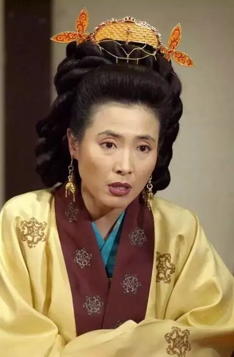 一生未婚未生！58歲資深女星「孤獨死在家中」無人知　發臭才被發現「只有愛犬守護在旁」