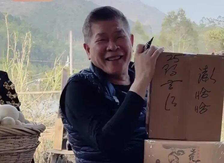 從白天賣到天黑！69歲澎恰恰「親自下田叫賣地瓜」一亮點網鼻酸　才喊債已還一半「又冒出地下錢莊」