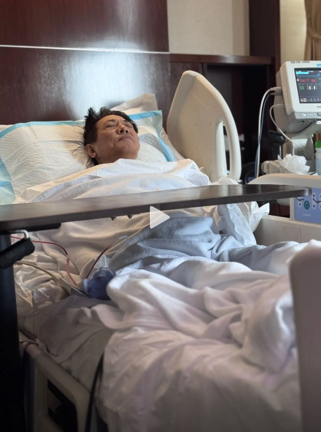 痛苦開刀畫面曝光！62歲影帝「照鏡子發現有腫塊」　首度公開病因：「手術台上走也有可能...」