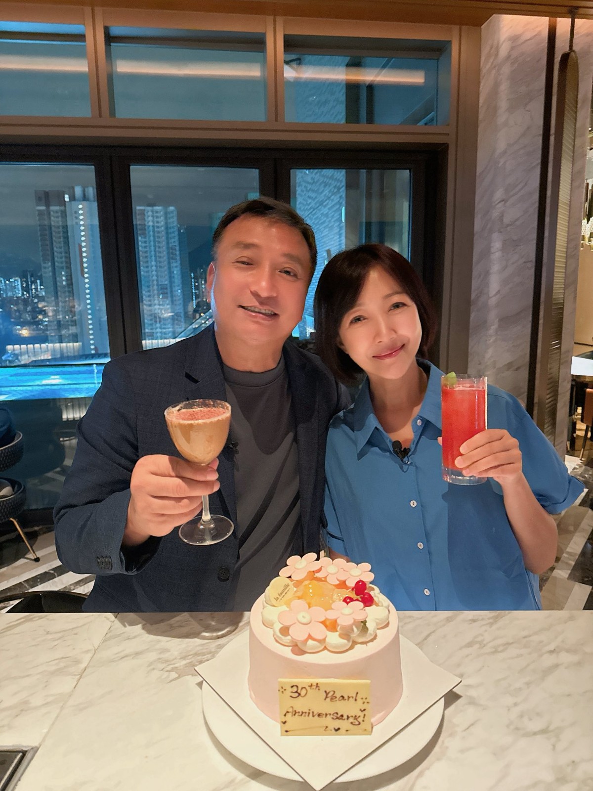 才歡慶結婚29週年！52歲余皓然「肺照到2顆」健康亮紅燈　病因曝光「直呼太可怕」：防不勝防...