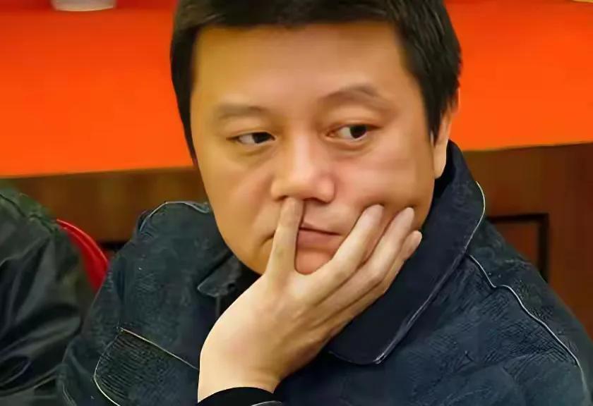 愛情長跑15年！50歲金曲歌王「淡出歌壇10年」至今未婚　姐弟戀長跑「和女友超市被拍」超甜❤️