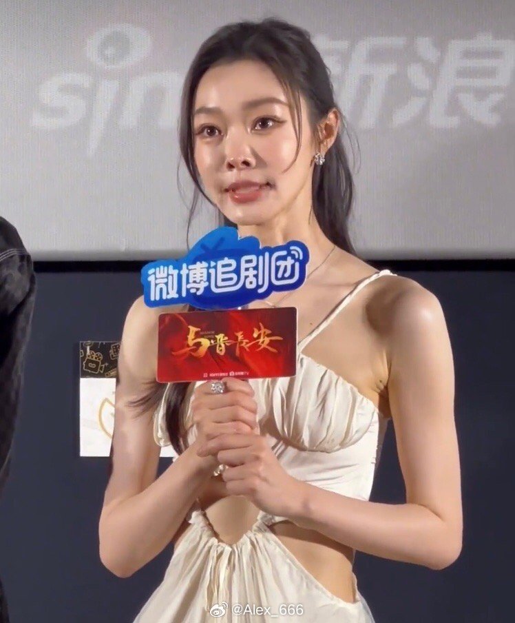 油光滿面！大咖女星「臉部僵硬鼻形怪異」遭質疑整過頭　本人親自回應「換了新化妝師...」