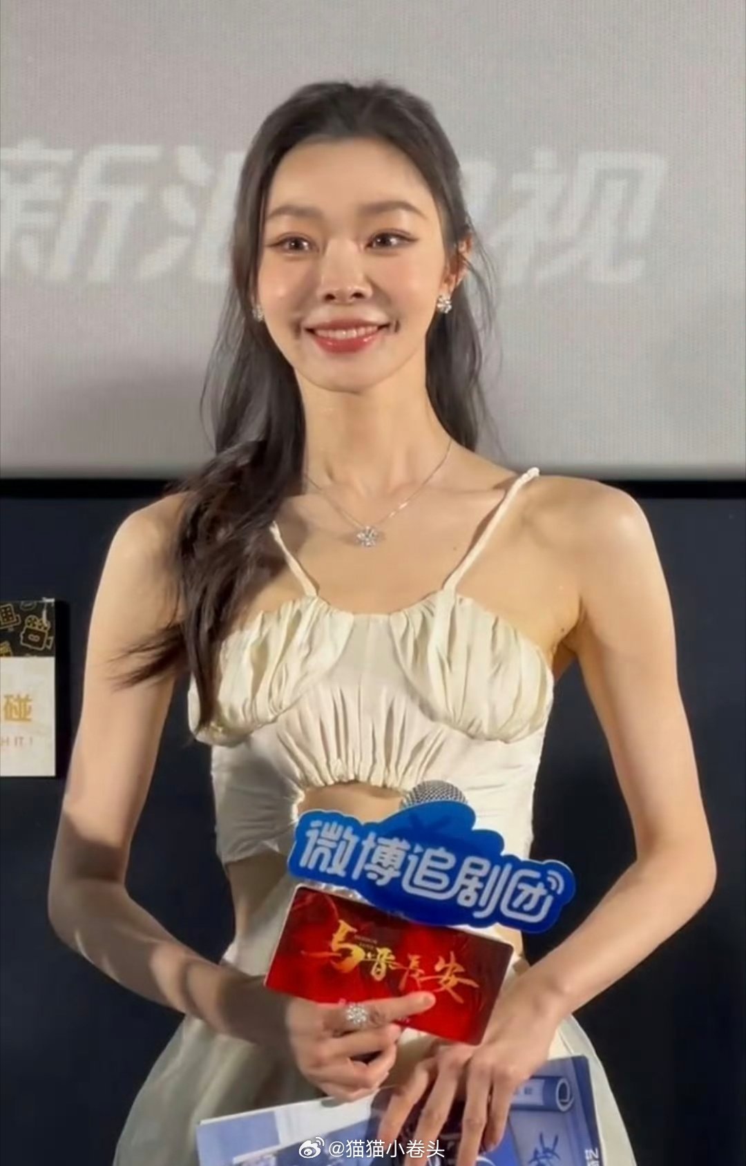 油光滿面！大咖女星「臉部僵硬鼻形怪異」遭質疑整過頭　本人親自回應「換了新化妝師...」