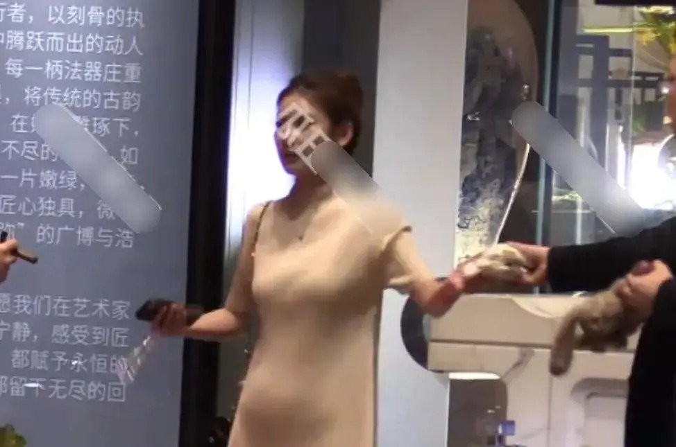 汪小菲3胎來了？新婚3個月「嫩妻被拍小腹隆起」　下秒「汪小菲一舉動」卻說明一切