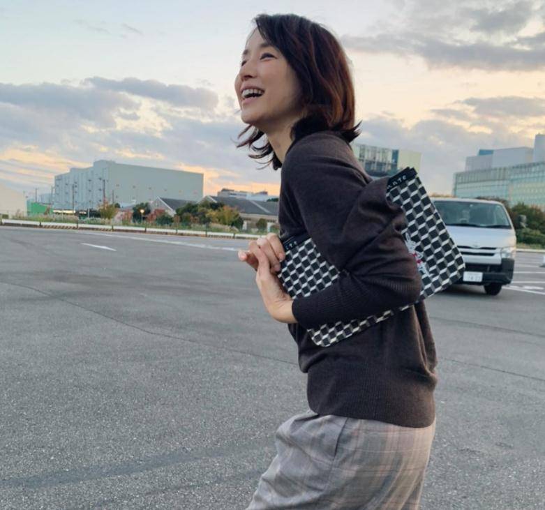 演藝圈超強姐妹花！其中一人29歲結婚「另一人55歲仍單身」　如今「兩人命運大不相同」　