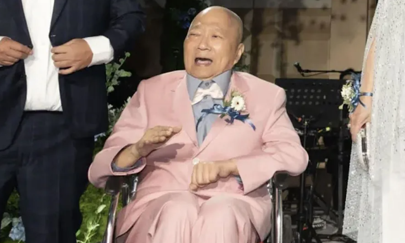 去年才出席婚禮！蕭敬騰岳父「突送加護插管」夫妻倆焦急等待　愛妻深夜發文「最新病況曝光」