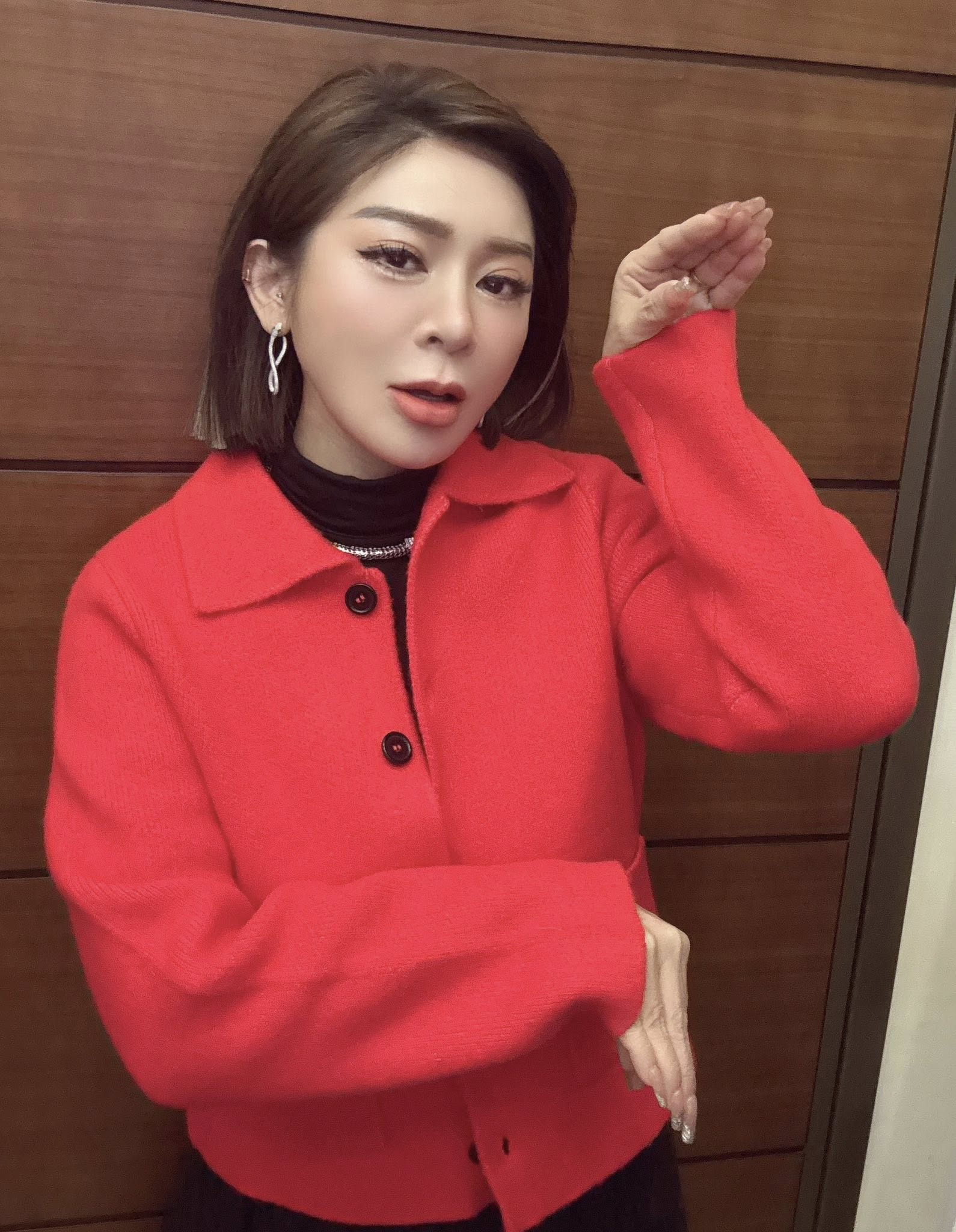 挨轟整過頭！王彩樺現身突淚喊「拜託大家放過我」　揭醫美失敗秘辛「鼻子花20萬卻救不回」