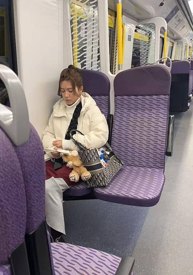 曾曖昧已婚富商！大咖女星「靠演技扭轉拜金標籤」　如今搭車被偶遇「素顏狀態太驚人」