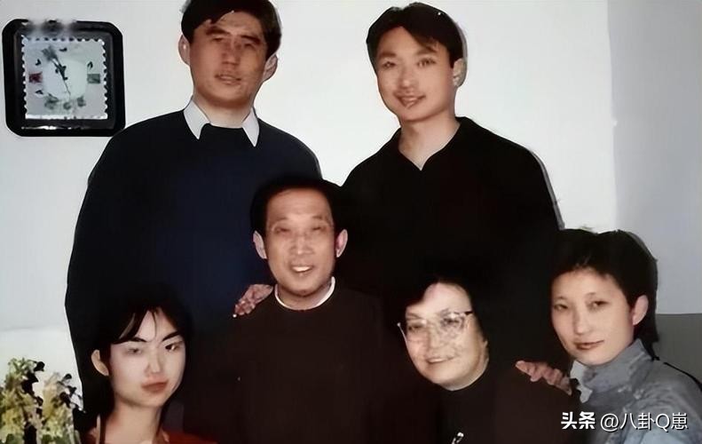 此生唯一遺憾！知名主持「堅持頂客一輩子」拒絕生孩　40歲那年「接到一通電話」卻淚崩：我後悔了...