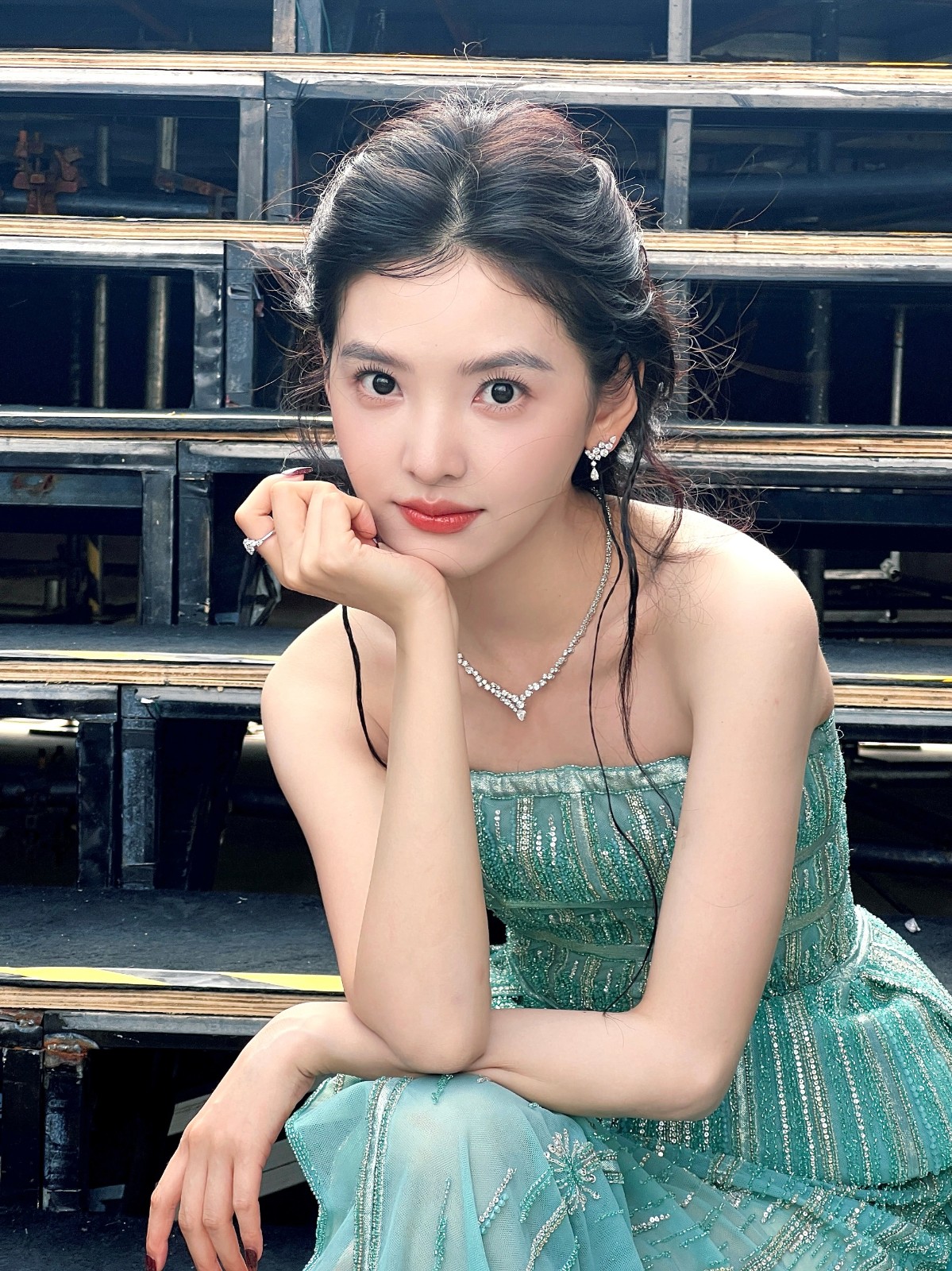 戲劇邀約不斷！大咖女星「驚傳被全家當提款機」　弟弟買車也要她出錢 「出道至今連廁所都買不起」