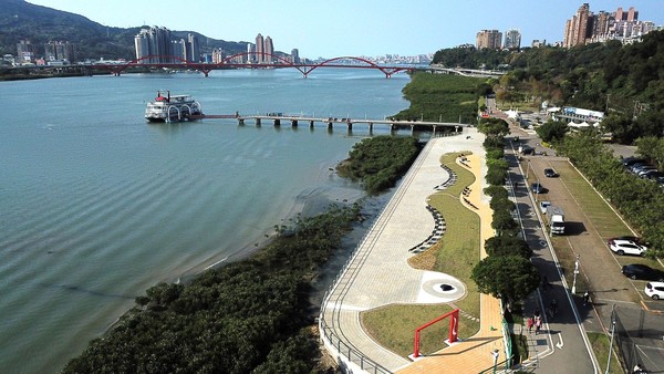 關渡驚見浮屍！打撈竟是「大學助理教授」　妻淚認屍「打開手機簡訊」怒提告