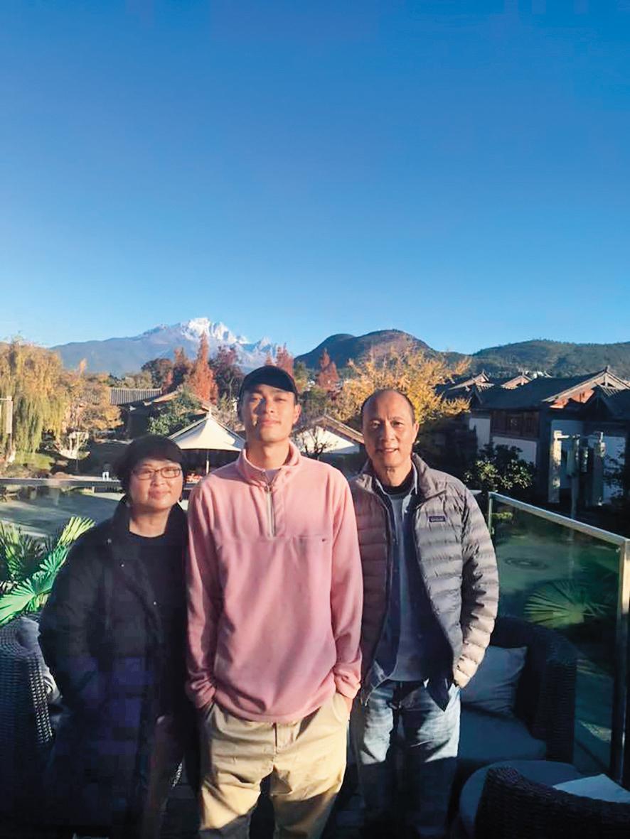 生日突PO插管照！楊祐寧爸爸驚爆罹癌「已擴散至胸腹」　醫「查不到病因」曝現況：狀況很棘手...