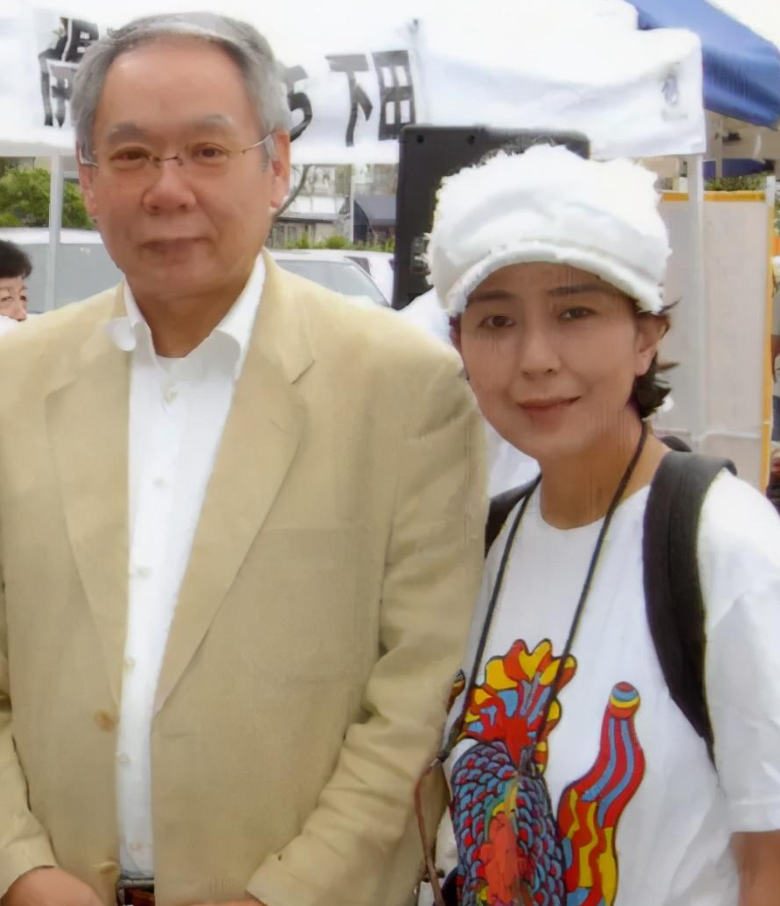 替夫還債8000萬！資深女星本該享福「卻昏迷成植物人」　他「不離不棄照顧10多年」頭髮花白顯滄桑