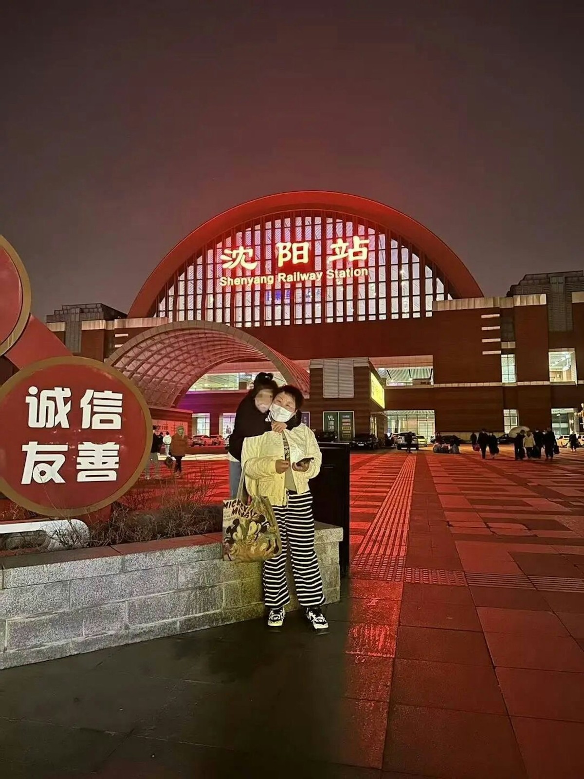離婚也沒用！她遭前夫「痛毆5小時身亡」女兒悲慟認屍　離婚前「最後照片惹淚」：不會再痛了...
