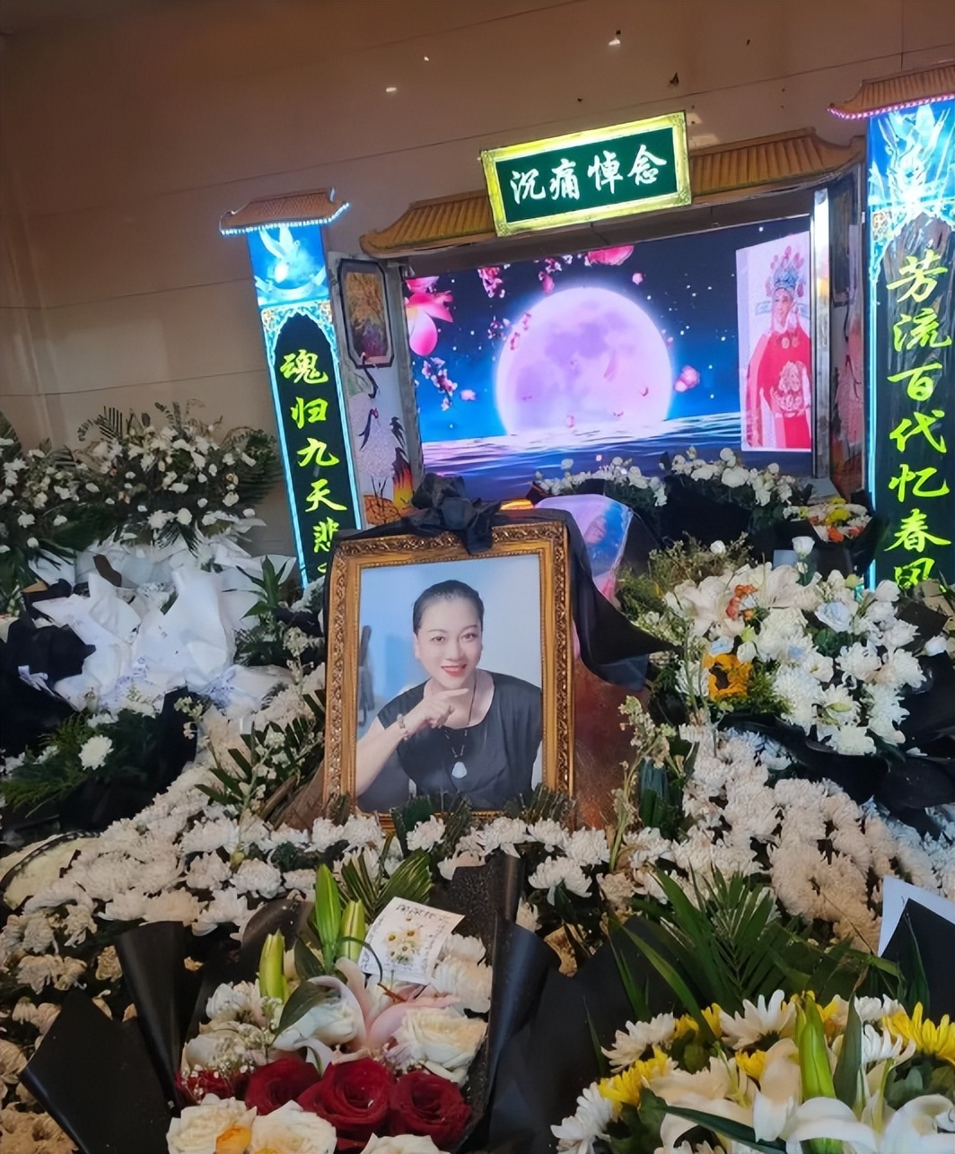 花上百萬治療仍無效！49歲演員「驚傳癌症病逝」　兒子「葬禮現場哭斷腸」