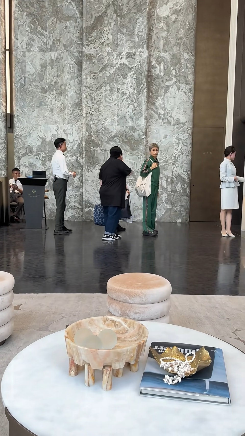 曾和天王相戀7年！60歲資深女星「消失螢光幕多年再現身」　至今仍單身「短髮凍齡美貌」被讚翻