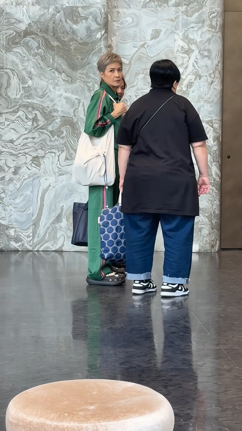 曾和天王相戀7年！60歲資深女星「消失螢光幕多年再現身」　至今仍單身「短髮凍齡美貌」被讚翻