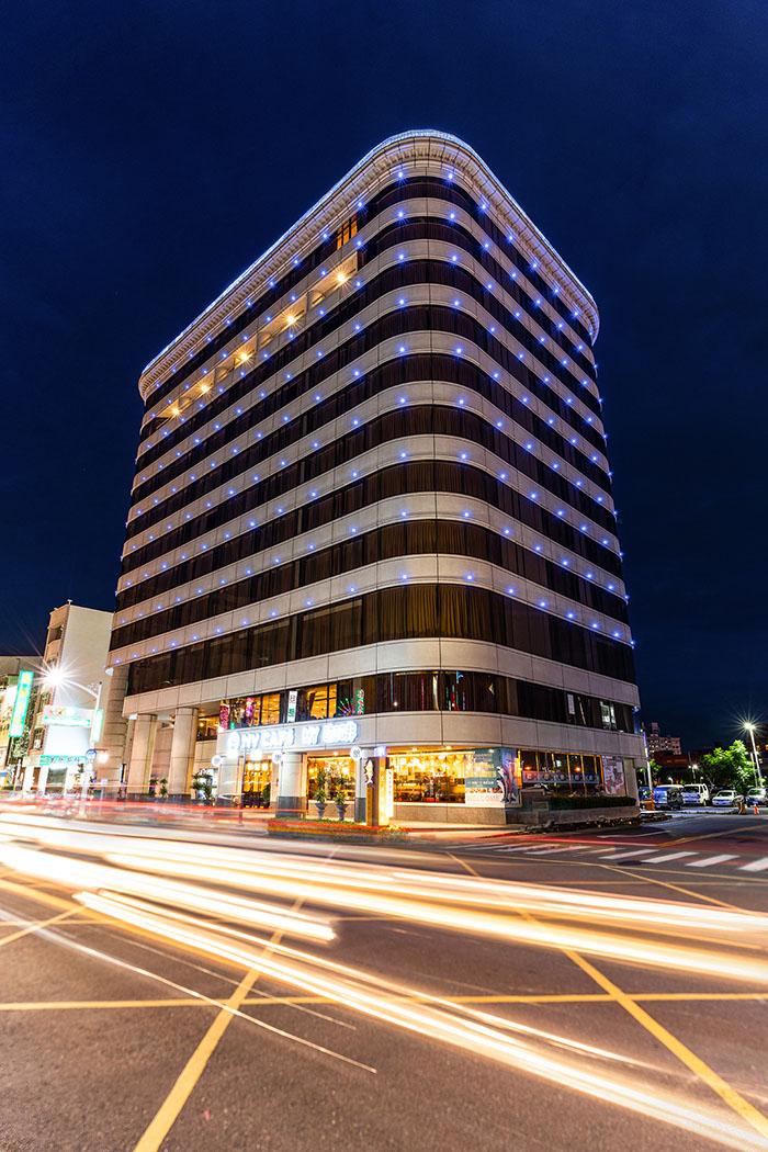 台灣連鎖飯店「驚爆封館停業」！家具大出清「電視只要100元」民眾瘋搶