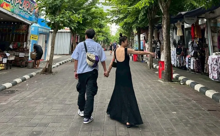 才挺過婚變！六月遭目擊秀美腿「緊牽熟男約會」　李易出面回應了 