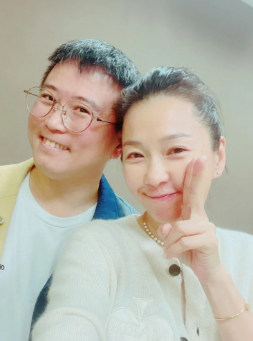 才挺過婚變！六月遭目擊秀美腿「緊牽熟男約會」　李易出面回應了 