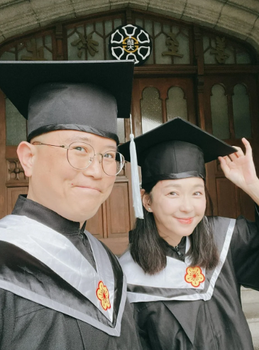 才挺過婚變！六月遭目擊秀美腿「緊牽熟男約會」　李易出面回應了 