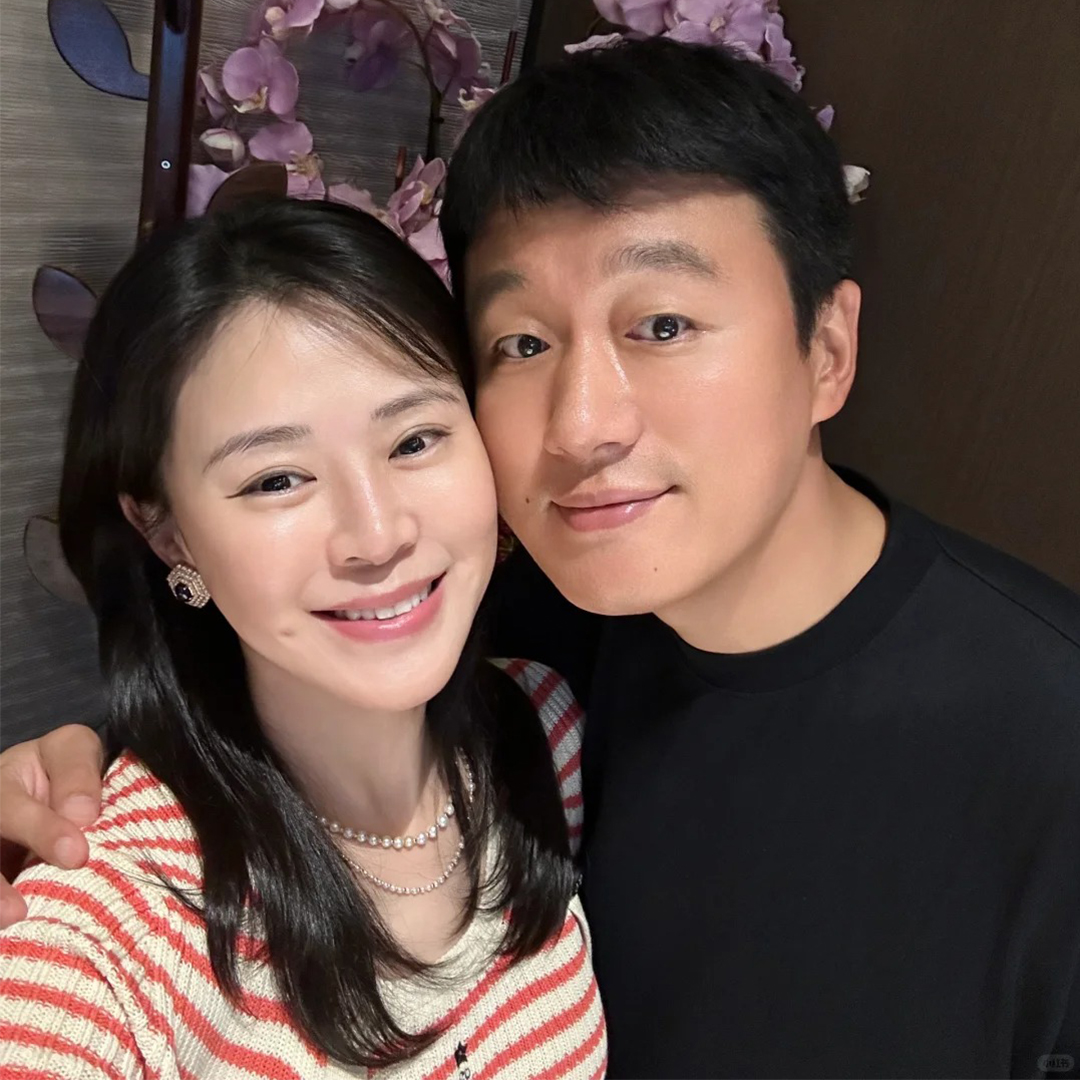 結婚17年！46歲男星「私下與老婆出門」被巧遇　鏡頭向下「真實互動太寵溺」網讚：沒有嫁錯人