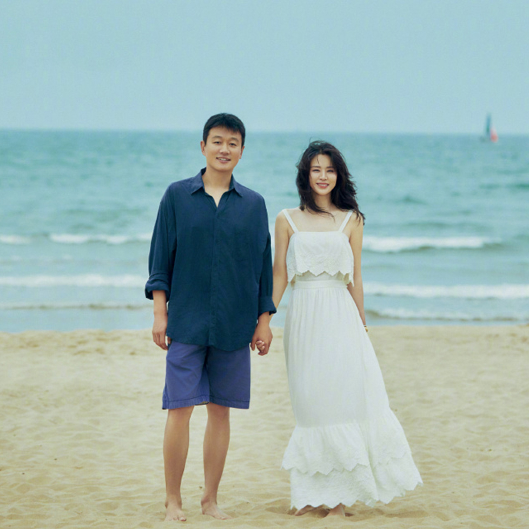 結婚17年！46歲男星「私下與老婆出門」被巧遇　鏡頭向下「真實互動太寵溺」網讚：沒有嫁錯人