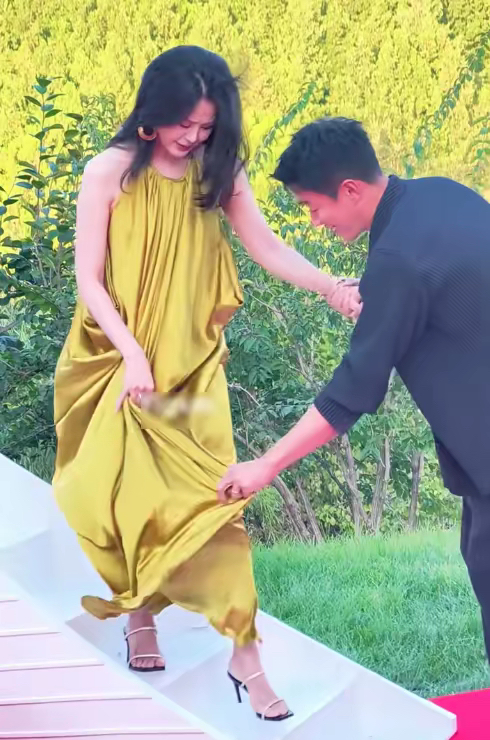 結婚17年！46歲男星「私下與老婆出門」被巧遇　鏡頭向下「真實互動太寵溺」網讚：沒有嫁錯人