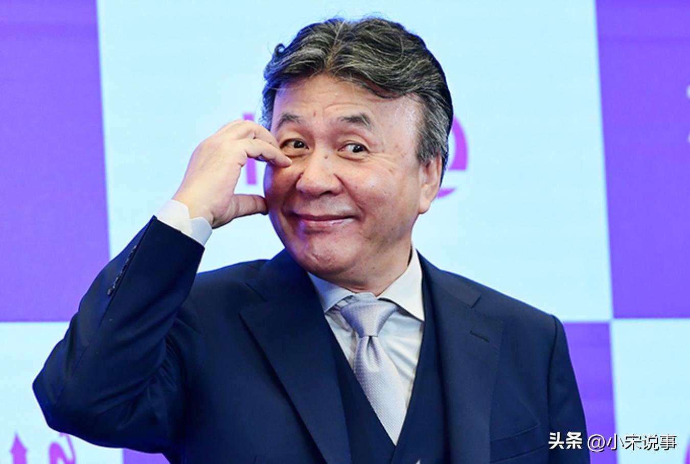 勇敢追愛！71歲老戲骨「40年結第4次婚」　再婚小25歲房仲妻「初次見面就送房子」偶像劇真實上演
