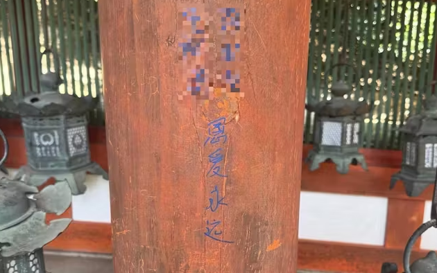 日本知名神社「被旅客破壞」！驚見樑柱「遭塗鴉4中文字」警方震怒出手了