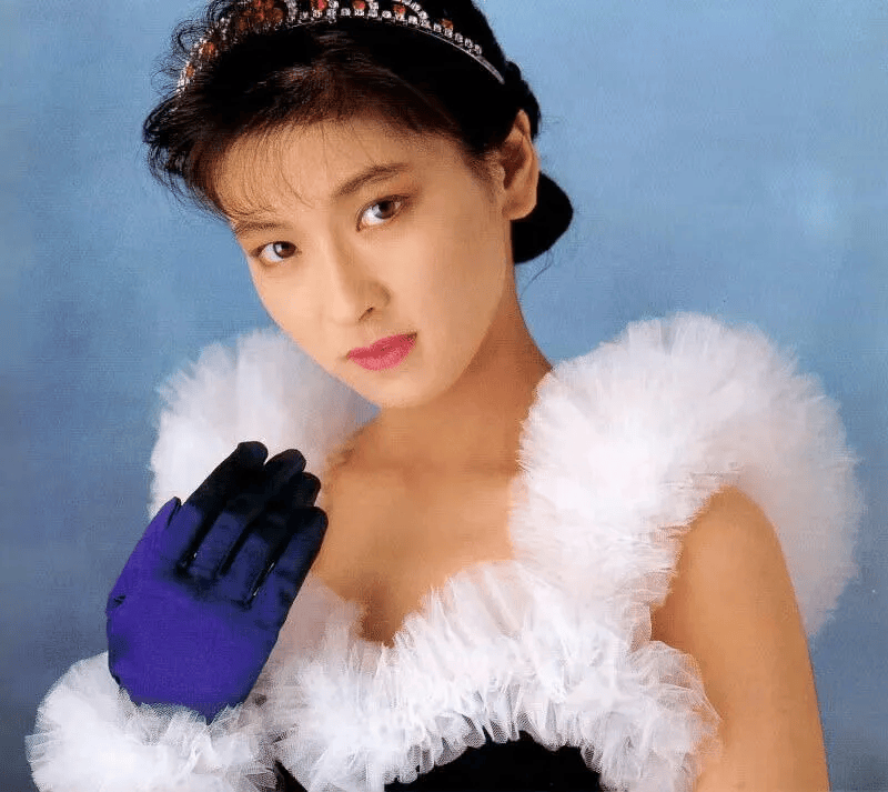 全國第一美腿！玉女歌手「巔峰時期決定為愛息影」　如今華麗再復出「56歲像26歲」完美狀態