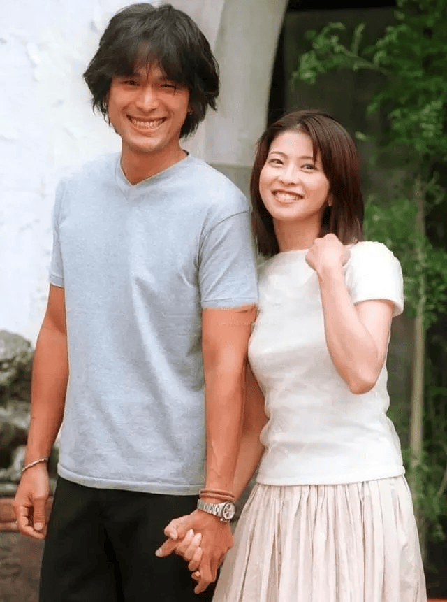 全國第一美腿！玉女歌手「巔峰時期決定為愛息影」　如今華麗再復出「56歲像26歲」完美狀態