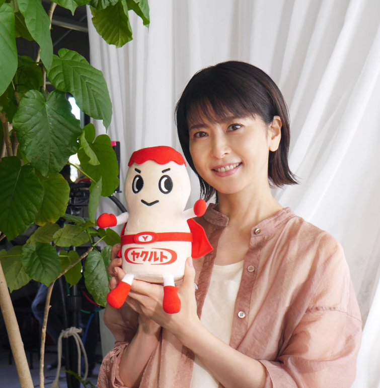 全國第一美腿！玉女歌手「巔峰時期決定為愛息影」　如今華麗再復出「56歲像26歲」完美狀態