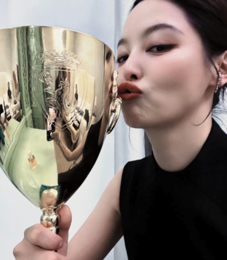 史上第3位華人影后！39歲女星「窮到買不起電腦給癱父」　苦熬10年摘金淚喊：「我站上國際了！」