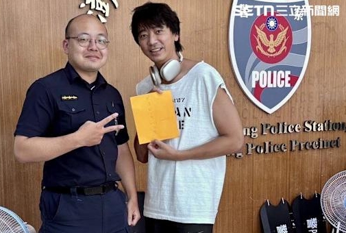 澎湖人撿到大量現金！送警局驚見「失主竟是大咖歌王」　他一看愣：「錢變少了」