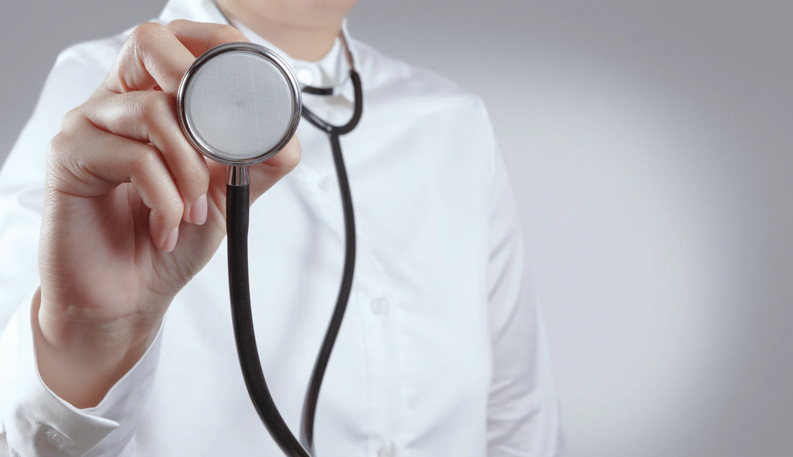 健檢有紅字！醫生認為別太擔心「40歲女堅持進一步檢查」　最後竟發現「罹患癌王」　