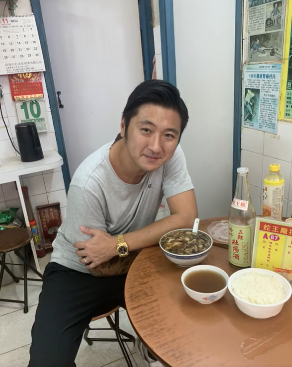 因撞臉謝霆鋒爆紅！知名男星「退圈後轉行當公車司機」　靠雙手「辛苦養育4孩子」：比起窮我寧願普通